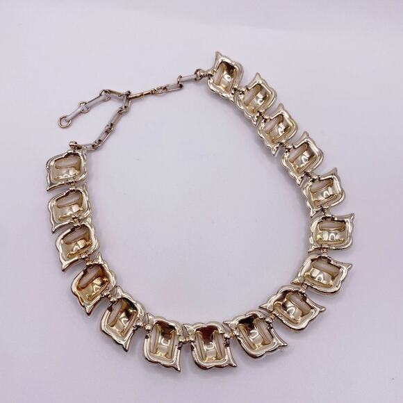 Vintage Coro White and Gold Tone Necklace 16” - Picture 7 of 7